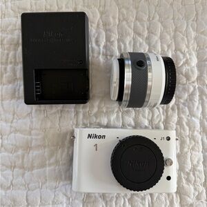 Nikon 1 J1 White Digital Camera with Lens and Charger